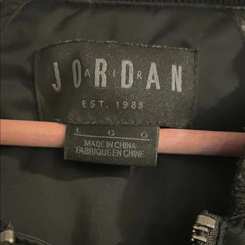 Jordan Black Signature Puffy Bomber Jacket Mens Large - Picture 3 of 3